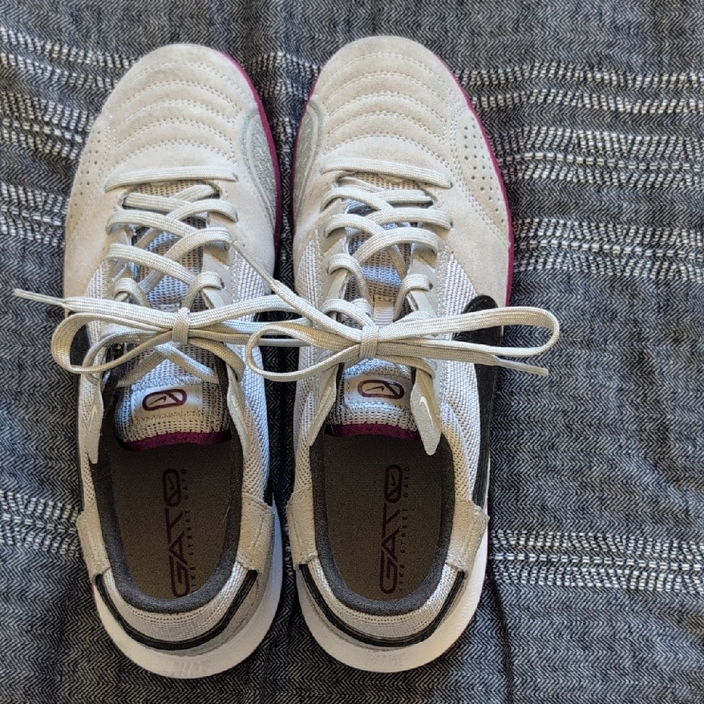 Nike Athletic Shoes in Cream and Pink